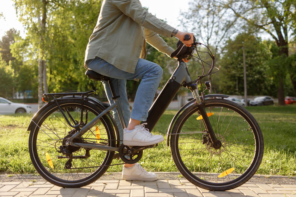 Rower elektryczny vs klasyczny – kiedy warto dopłacić do e-bike’a?